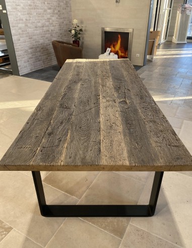 Table en bois massif en chêne ancien avec pieds en acier L.180 x P.100